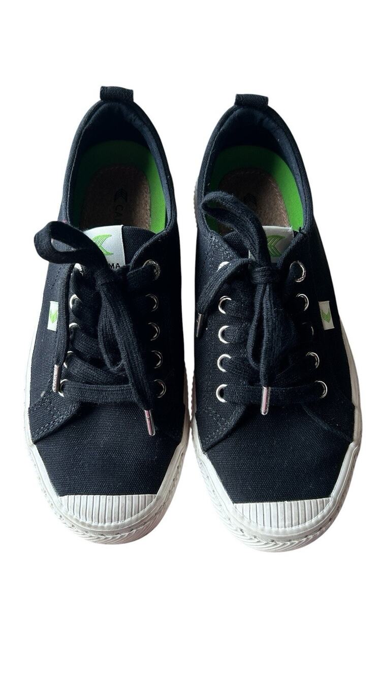 Cariuma Oca Women’s Low Top Lace Up Black Canvas Sneakers Size 8